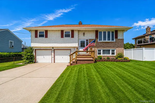 8 Wilson Place, Lindenhurst, NY 11757