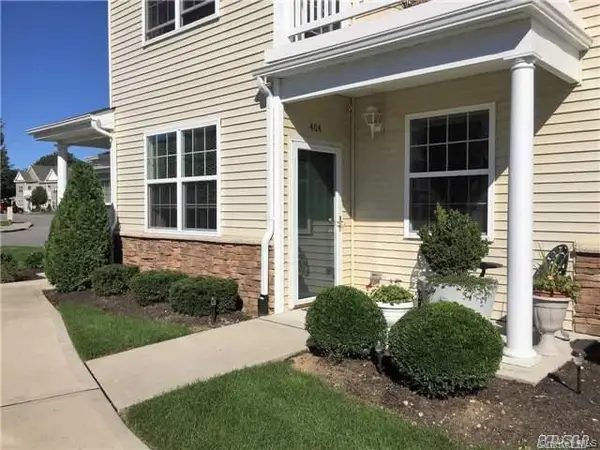 404 Lennox Drive #404, Saint James, NY 11780