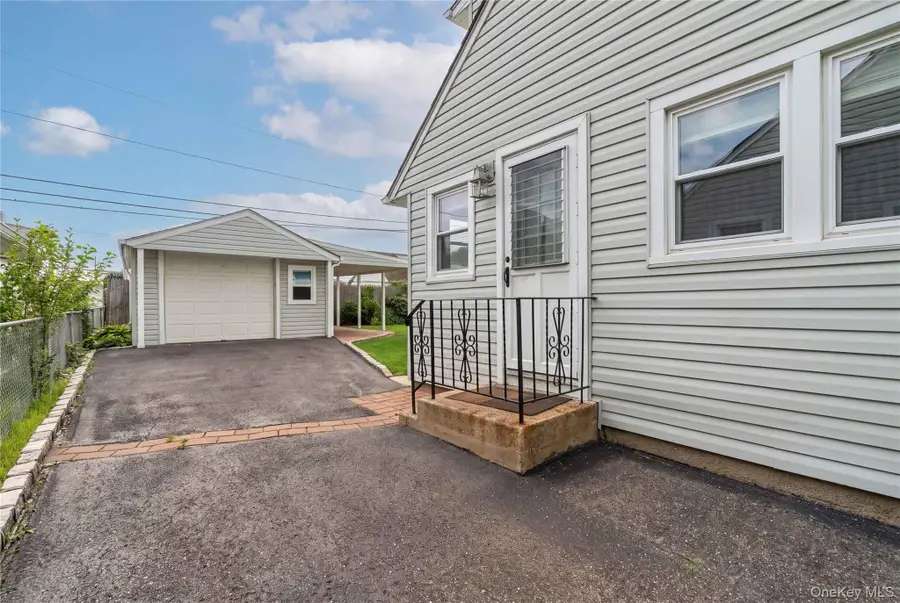 124 Wilfred Boulevard, Hicksville, NY 11801 - #3