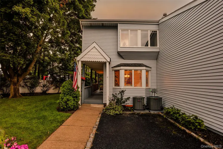 2 Windsor Court, Amityville, NY 11701 - #2