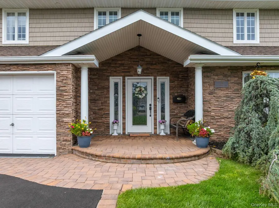 19 Clearwater Lane, West Islip, NY 11795 - #3
