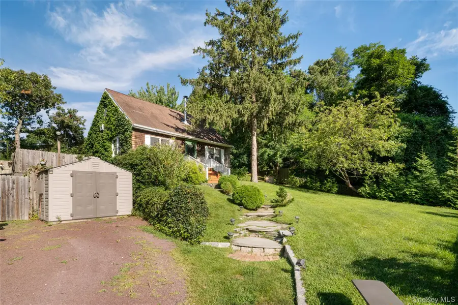 19 Washington Avenue E, Hampton Bays, NY 11946 - #2