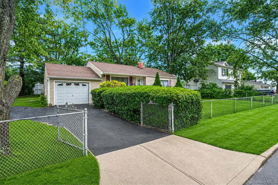 2715 Falcon Avenue, Medford, NY 11763 - #2