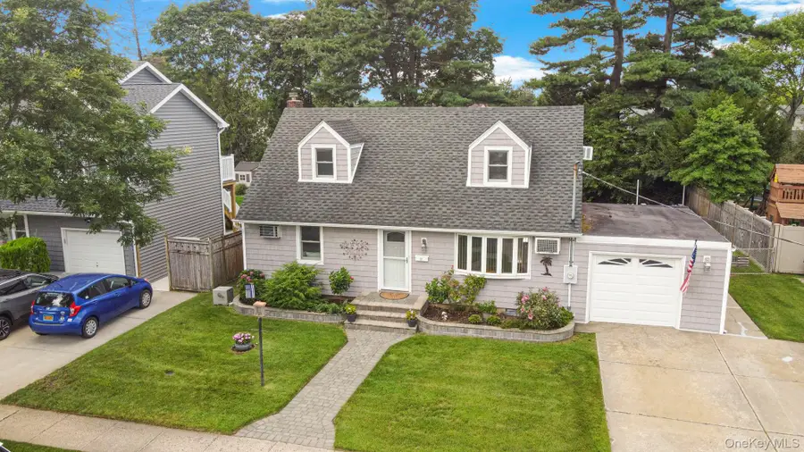 20 Cornwall Lane, Hicksville, NY 11801 - #2