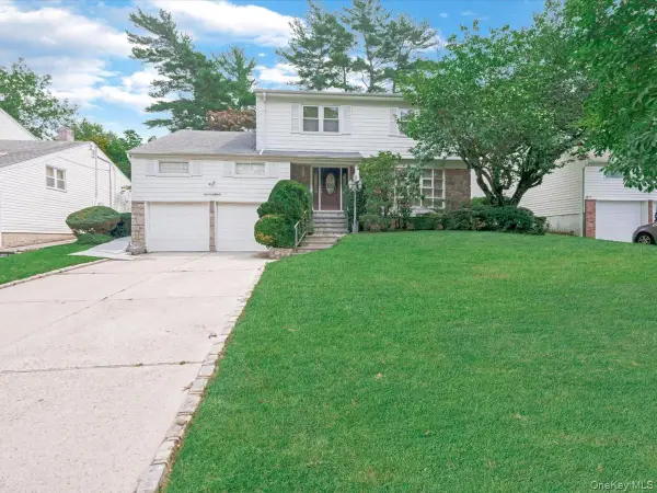 17 Cambridge Road, Great Neck, NY 11023