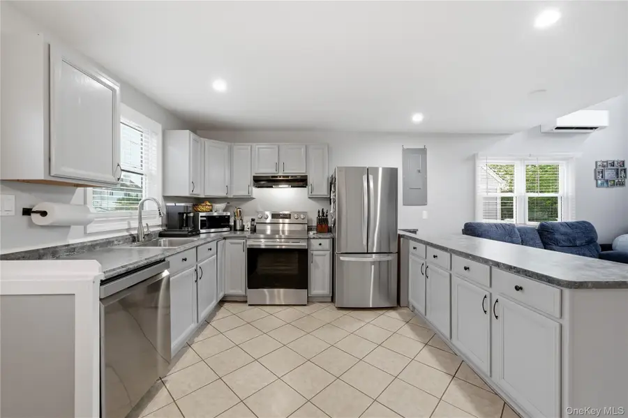 24 Peters Drive, Shirley, NY 11967 - #3
