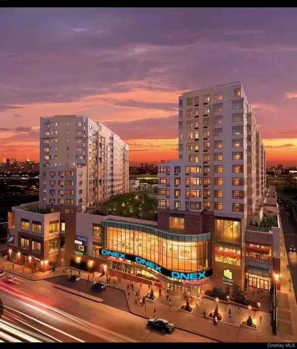 40-26 College Point Boulevard #18D, Flushing, NY 11354