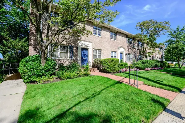 2 N Lewis Place #1.4B, Rockville Centre, NY 11570