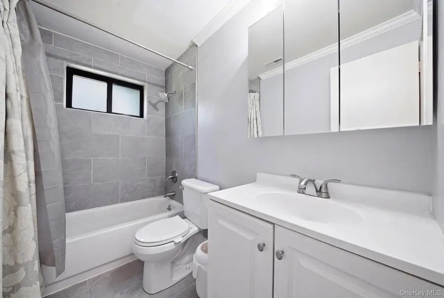 3 Newbrook Lane #3, Bay Shore, NY 11706 - #3