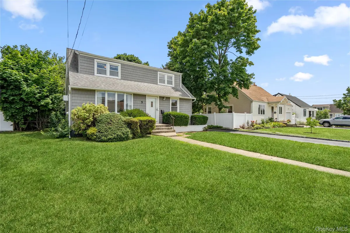 5 Center Court, Bethpage, NY 11714 - #1