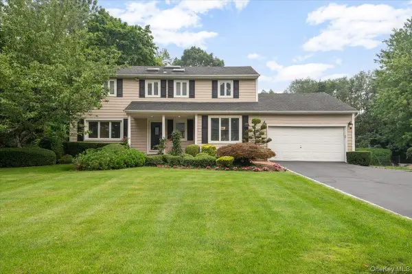 35 Bucknell Drive, Plainview, NY 11803