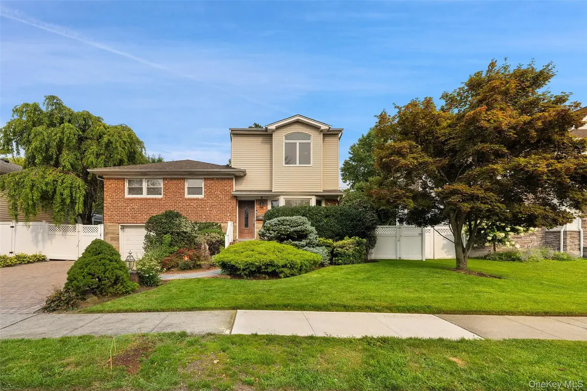 26 Kathleen Drive E, Syosset, NY 11791 - #1