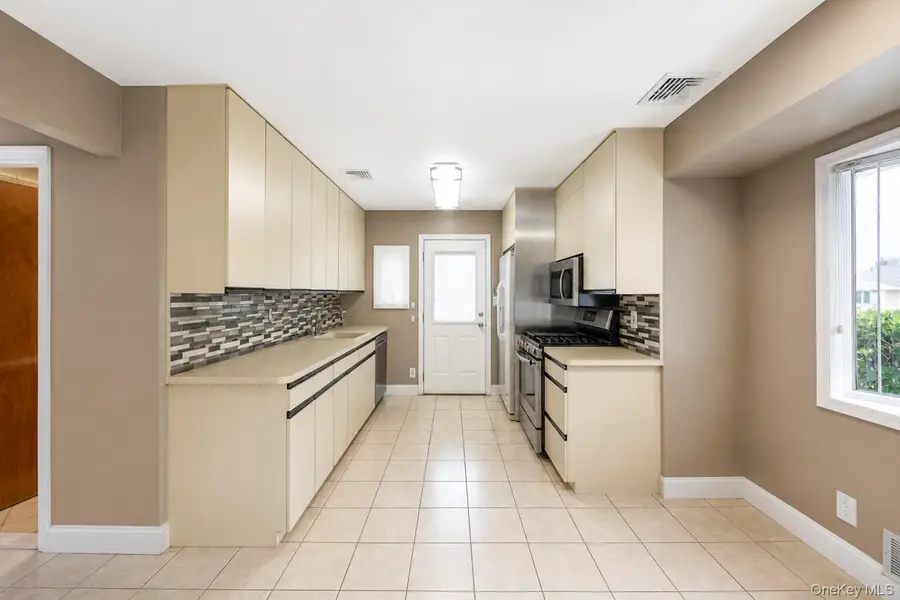 62 Wellesley Lane, Hicksville, NY 11801 - #2