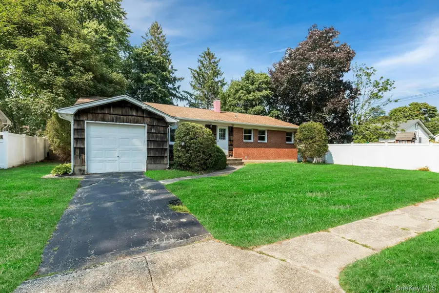 39 Alma Street, Sayville, NY 11782 - #3
