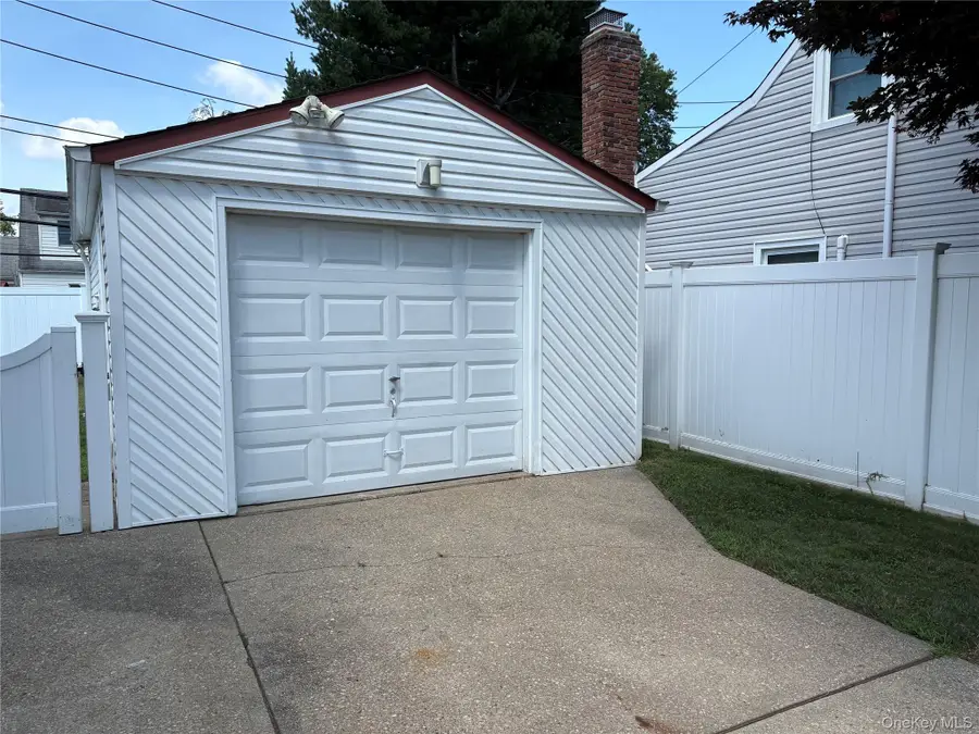 18 Heather Lane, Levittown, NY 11756 - #2