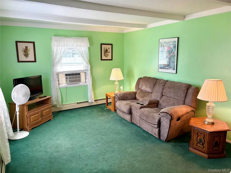 18 Heather Lane, Levittown, NY 11756 - #3