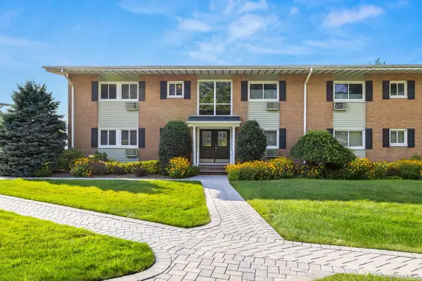 748 Deer Park Avenue #7H, North Babylon, NY 11703