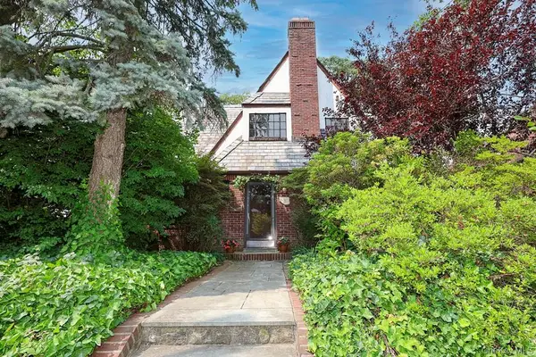 8654 Somerset Avenue, Jamaica Estates, NY 11432