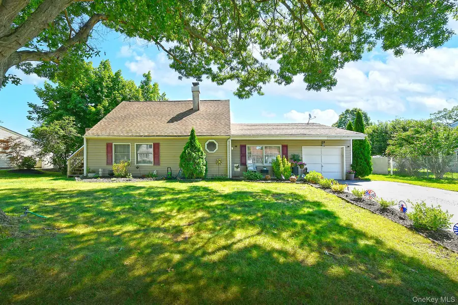 29 Torrey Pine Lane, Medford, NY 11763 - #2