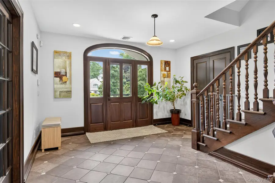 23 Gloria Lane, Huntington, NY 11743 - #3