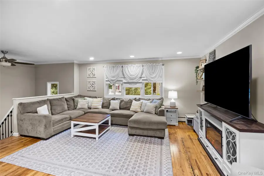 33 Manhasset Road, Sound Beach, NY 11789 - #3