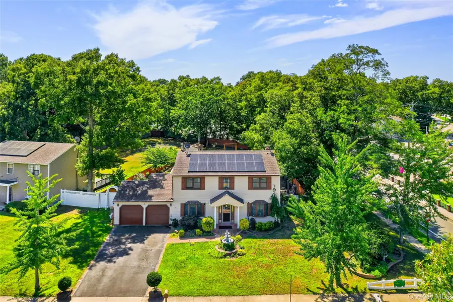 4 Winding Lane, Islandia, NY 11749 - #3