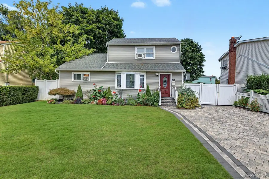 95 E Booker Avenue, Wyandanch, NY 11798 - #2
