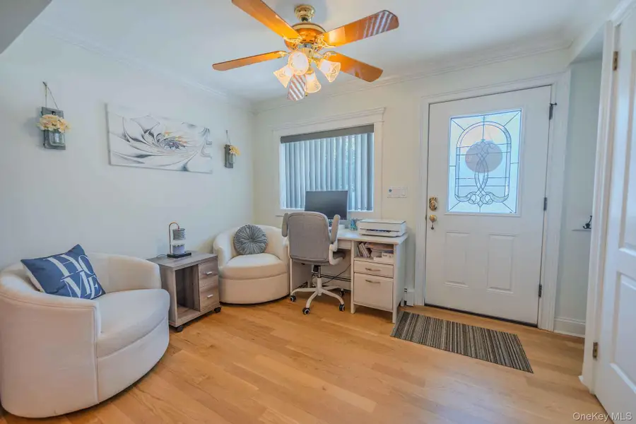 484 Washington Avenue, Lindenhurst, NY 11757 - #3