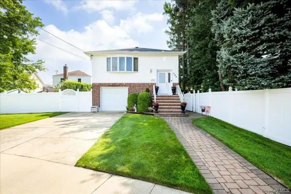 242 Seidman Place, Franklin Square, NY 11010