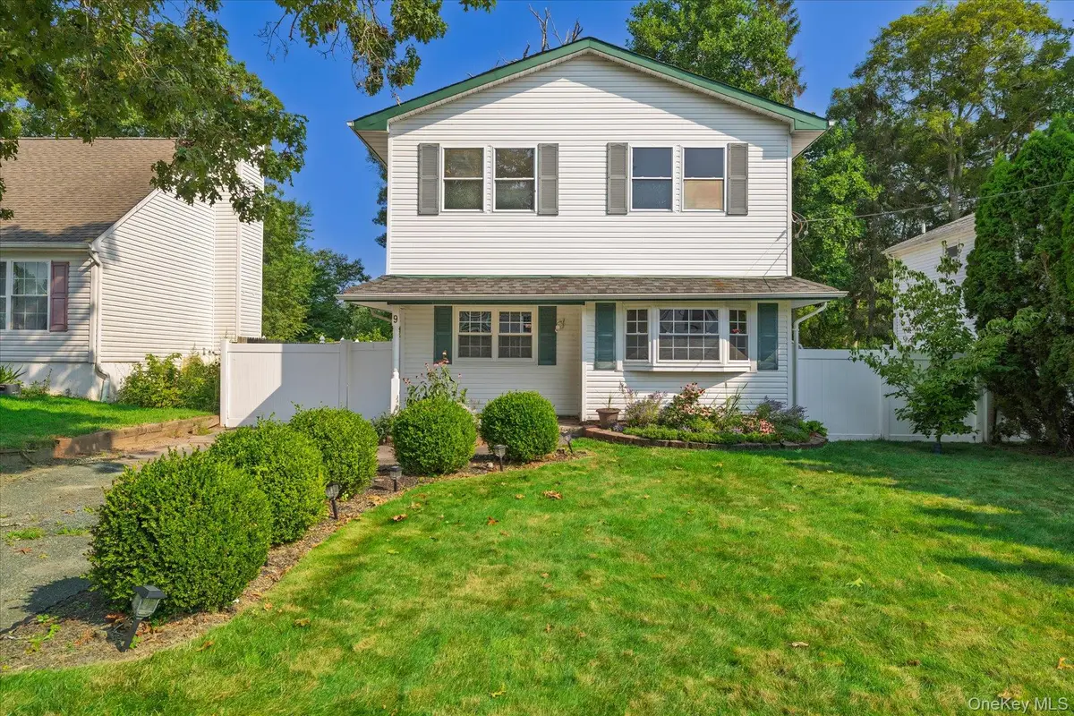 9 Robinson Drive, Shirley, NY 11967 - #1