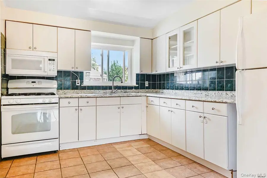 41-43 Little Neck Parkway, Little Neck, NY 11363 - #3