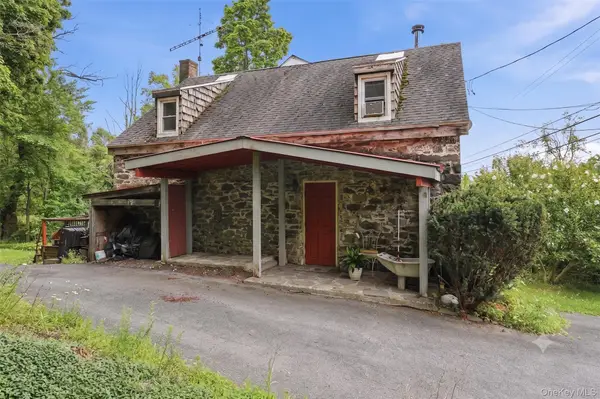574 State Route 32 N, Esopus, NY 12561