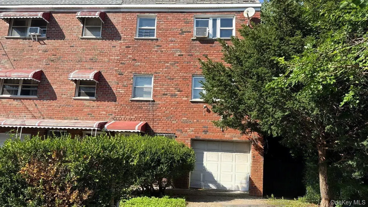 1049 E 233rd Street, Bronx, NY 10466 - #1