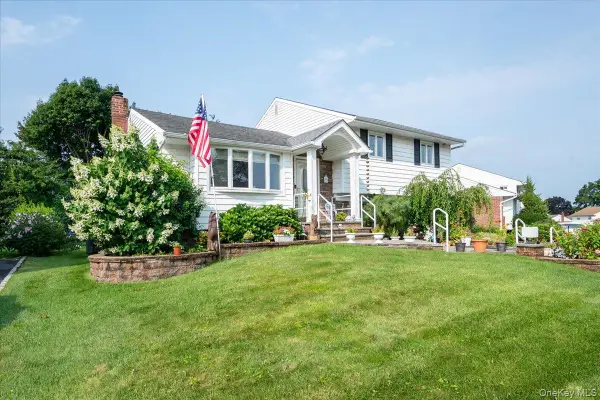 38 Colony Lane, Syosset, NY 11791