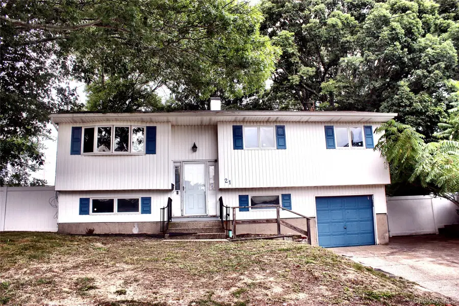 21 University Drive, Ronkonkoma, NY 11779 - #3