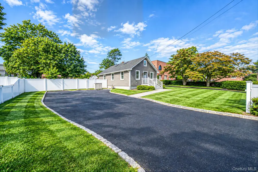36 Mayflower Avenue, Smithtown, NY 11787 - #3