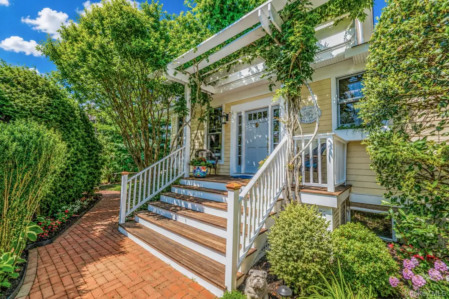 8 Jackson Avenue, East Quogue, NY 11942 - #2