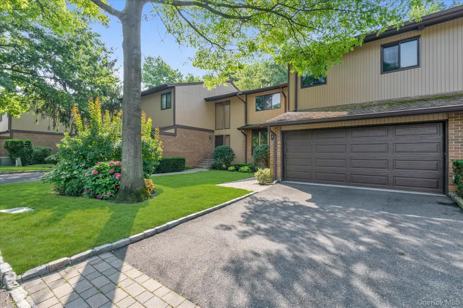 7 Wimbledon Drive, Roslyn, NY 11576 - #2