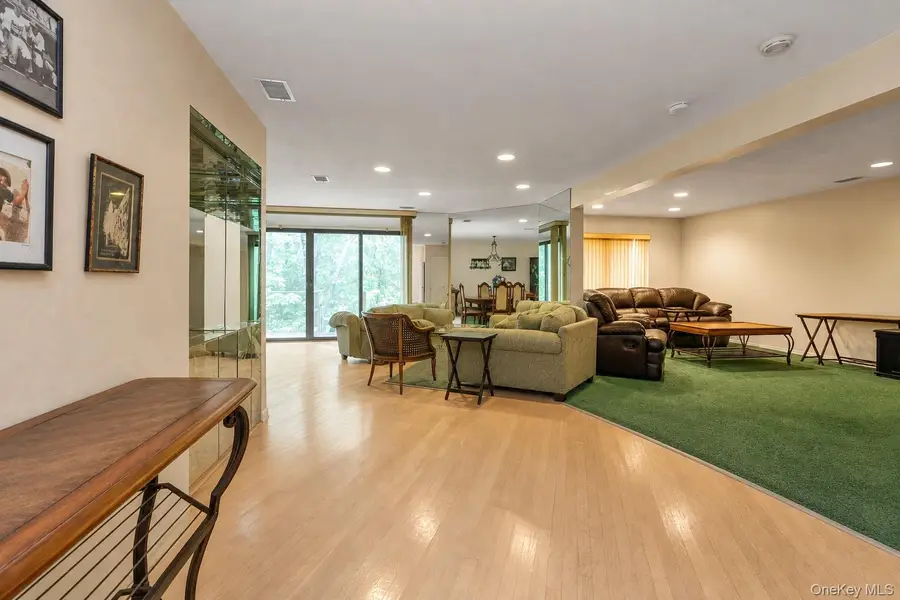 7 Wimbledon Drive, Roslyn, NY 11576 - #3