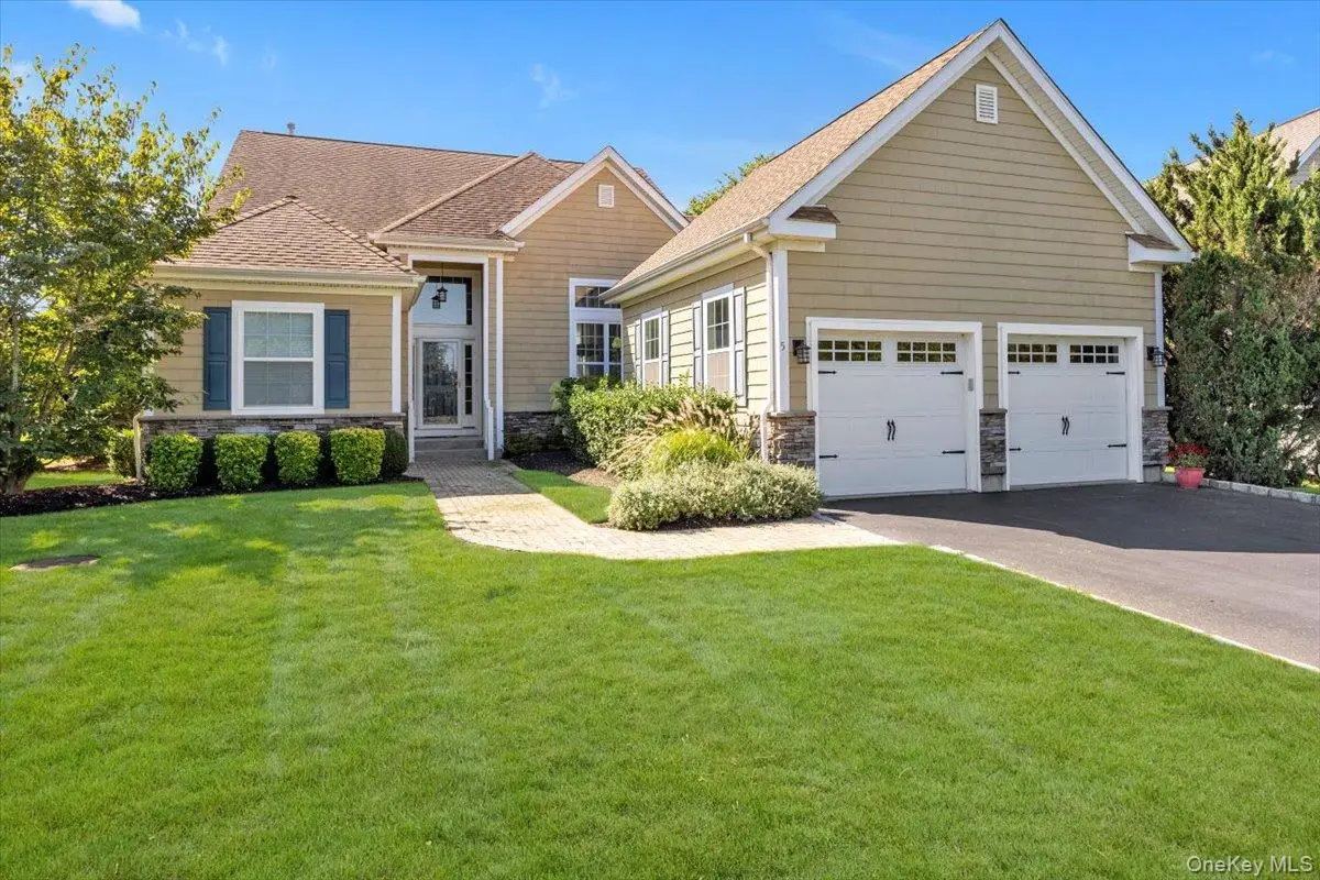 5 Wolfsbane Court, Aquebogue, NY 11931 - #1