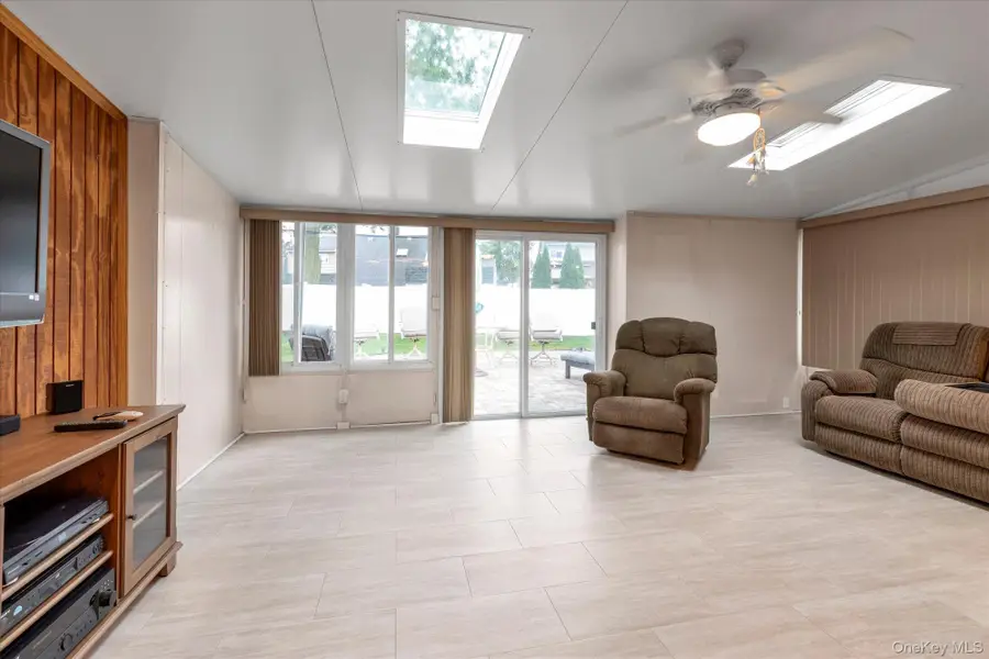 114 Stonecutter Road, Levittown, NY 11756 - #3