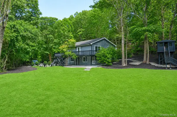 644 Bread And Cheese Hollow Road, Northport, NY 11768