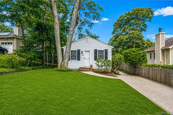 4 Vine Street, Hampton Bays, NY 11946
