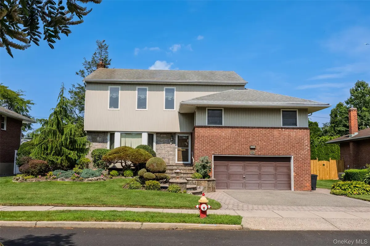 16 Winthrop Road, Plainview, NY 11803 - #1