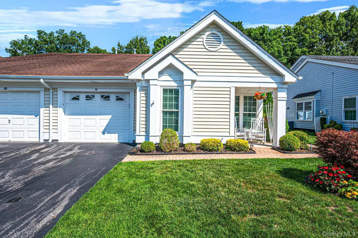19 Sayville Court, Ridge, NY 11961 - #1