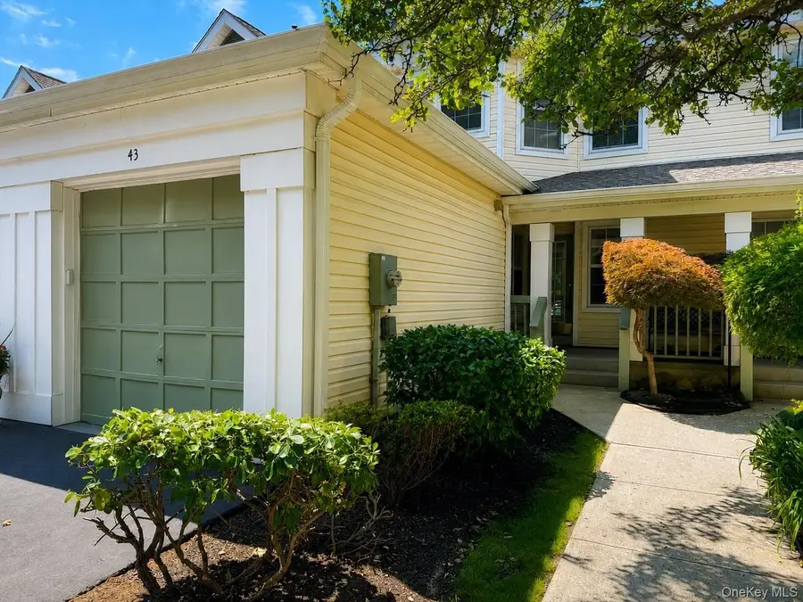 43 Commodore Circle, Port Jefferson Station, NY 11776 - #2