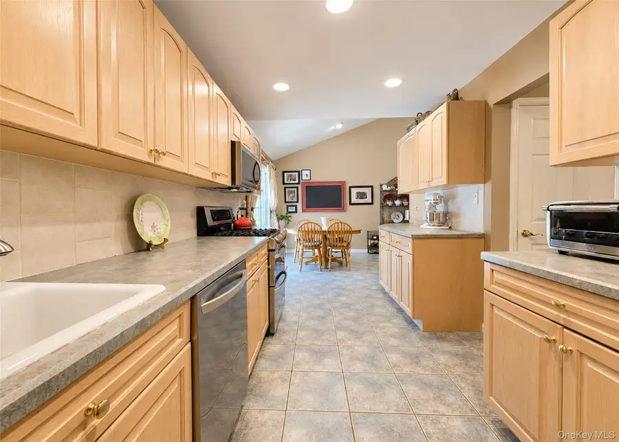 8 Starlight Drive, Commack, NY 11725 - #3