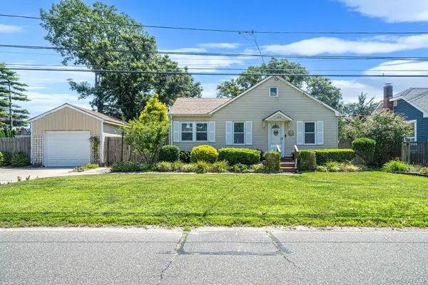 123 Clinton Avenue, Patchogue, NY 11772