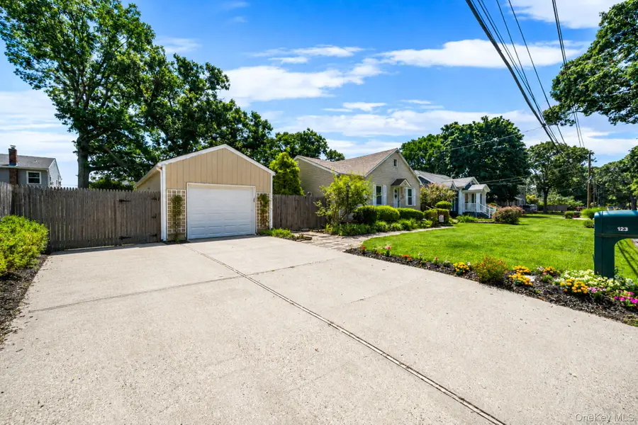 123 Clinton Avenue, Patchogue, NY 11772 - #3
