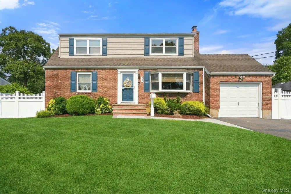 344 N Ontario Avenue, Lindenhurst, NY 11757 - #1